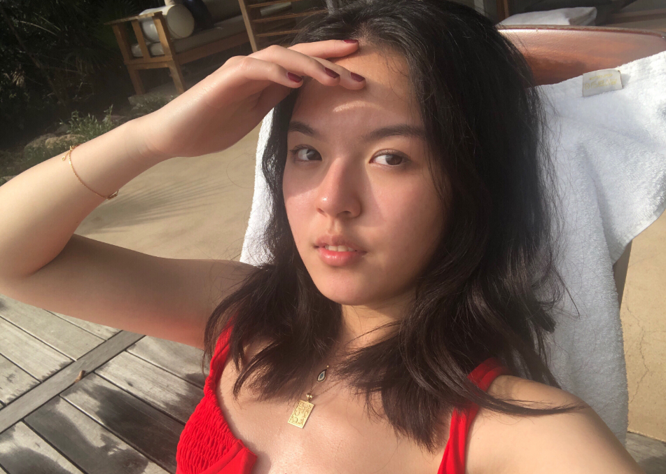 8位女比父丑的星二代，小眼睛、塌鼻梁、黑皮肤，跟爸爸不能比