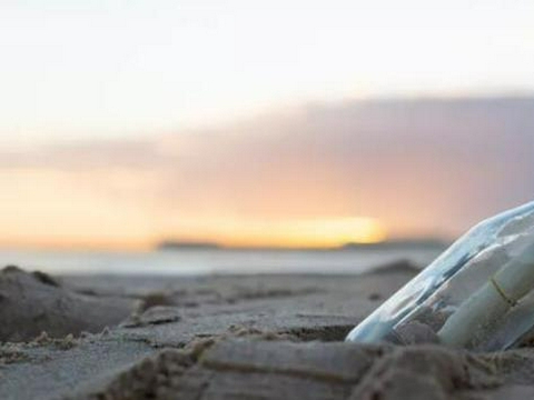 神奇！从爱尔兰扔进大西洋的漂流瓶，过了40年出现在<a href=