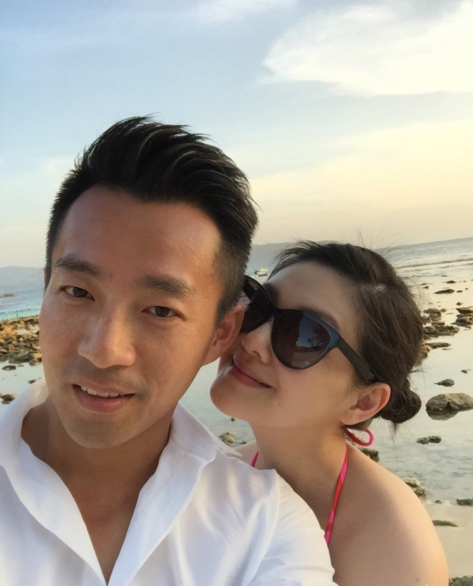 8位女比父丑的星二代，小眼睛、塌鼻梁、黑皮肤，跟爸爸不能比