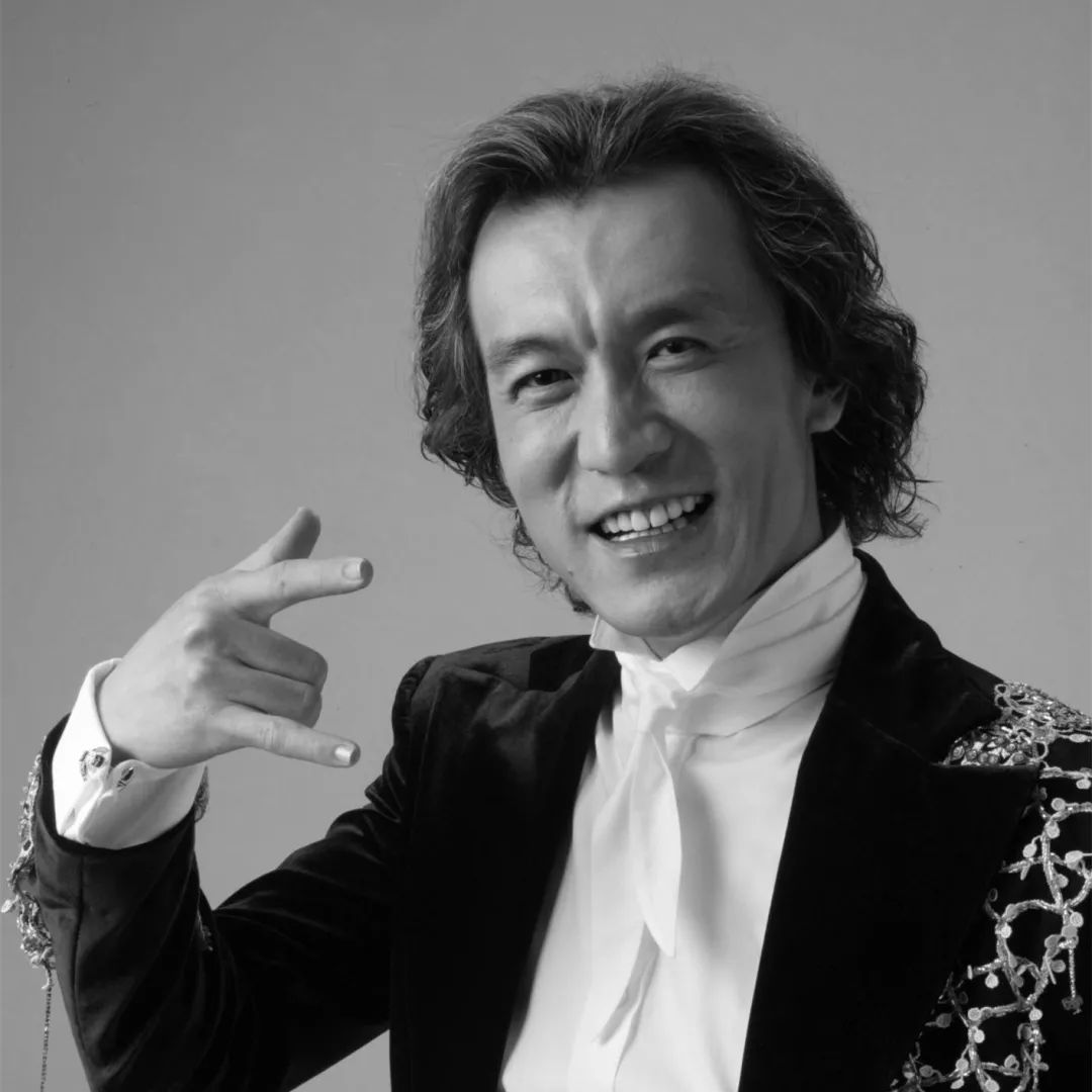 8位女比父丑的星二代，小眼睛、塌鼻梁、黑皮肤，跟爸爸不能比