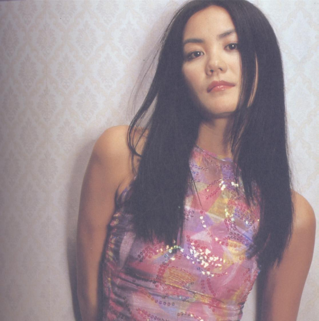 8位女比父丑的星二代，小眼睛、塌鼻梁、黑皮肤，跟爸爸不能比