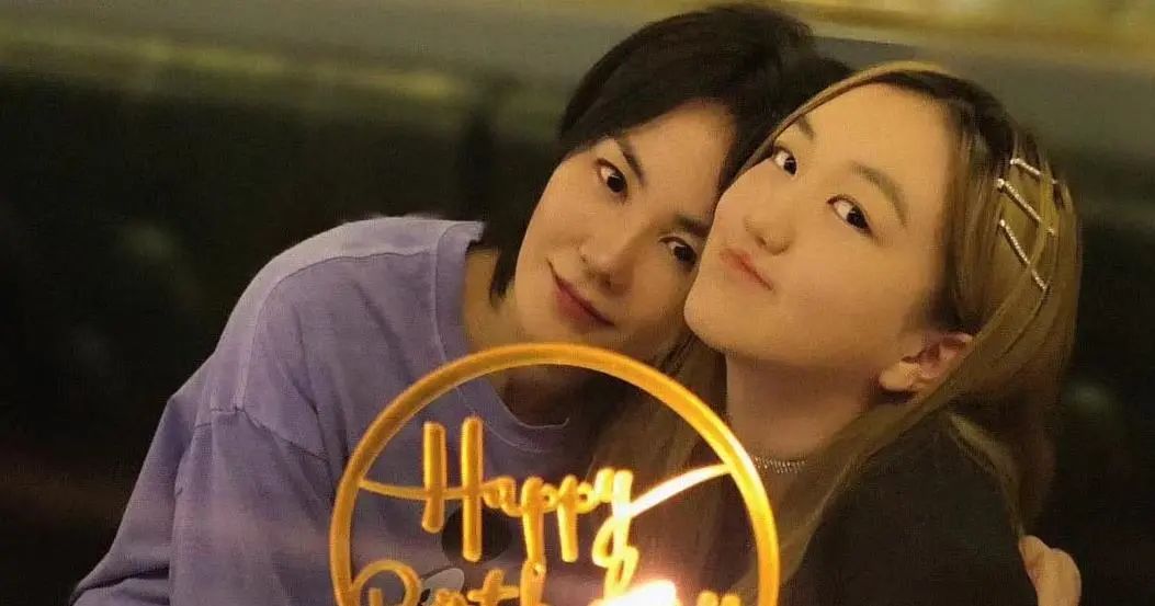 8位女比父丑的星二代，小眼睛、塌鼻梁、黑皮肤，跟爸爸不能比