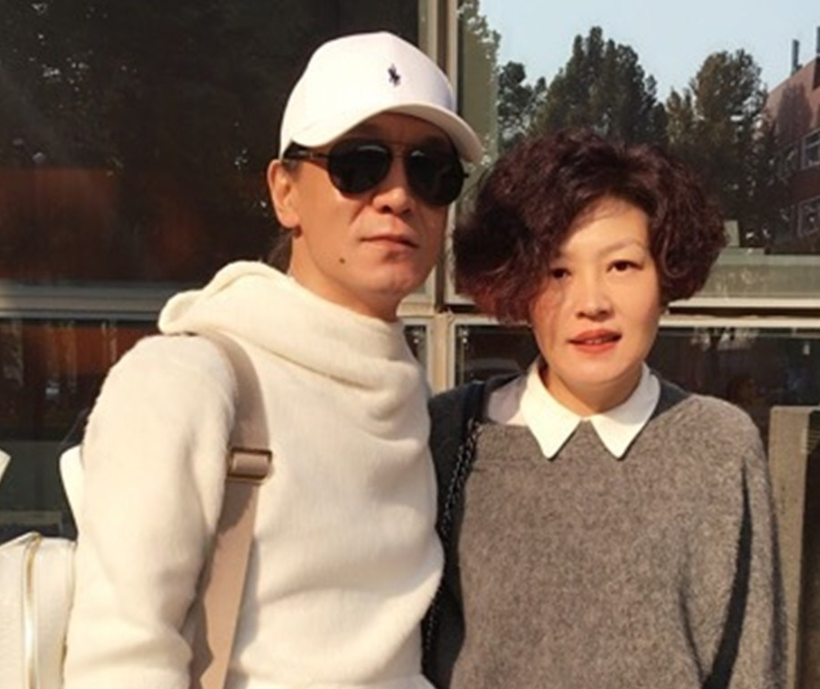 8位女比父丑的星二代，小眼睛、塌鼻梁、黑皮肤，跟爸爸不能比