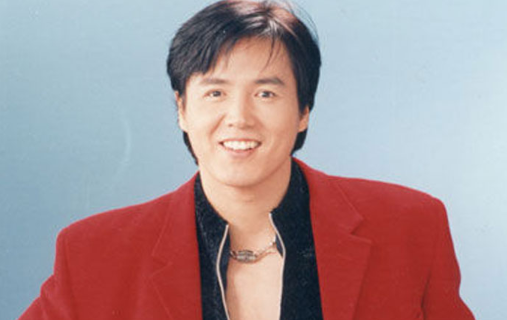 8位女比父丑的星二代，小眼睛、塌鼻梁、黑皮肤，跟爸爸不能比