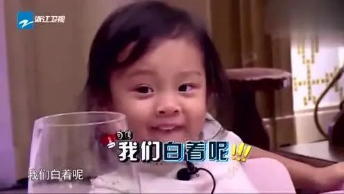 8位女比父丑的星二代，小眼睛、塌鼻梁、黑皮肤，跟爸爸不能比