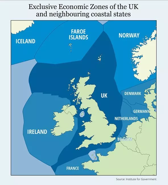 深色区域为英国专属经济海域,其余为欧洲其他国家的专属经济海域,下部