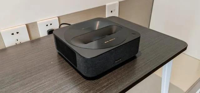 解析超短焦投影峰米R1 Nano,芯片不支持动态补偿有何影像?休闲区蓝鸢梦想 - Www.slyday.coM 解析超短焦投影峰米R1 Nano,芯片不支持动态补偿有何影像?休闲区蓝鸢梦想 - Www.slyday.coM