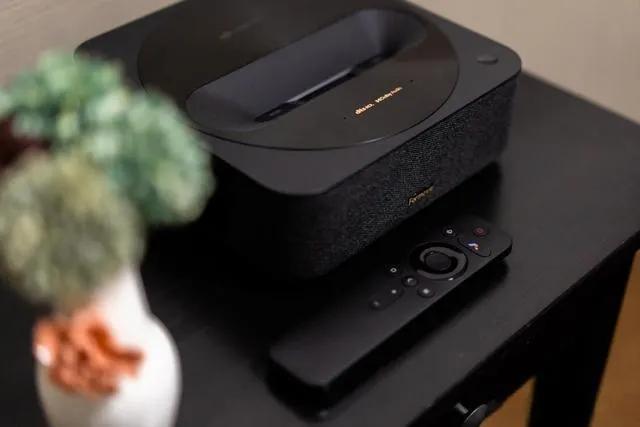 解析超短焦投影峰米R1 Nano,芯片不支持动态补偿有何影像?休闲区蓝鸢梦想 - Www.slyday.coM 解析超短焦投影峰米R1 Nano,芯片不支持动态补偿有何影像?休闲区蓝鸢梦想 - Www.slyday.coM