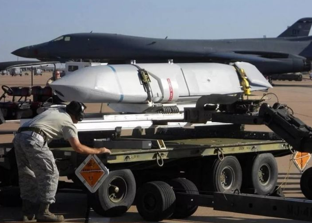 2架B-1B就能摧毁黑海舰队？<a href=