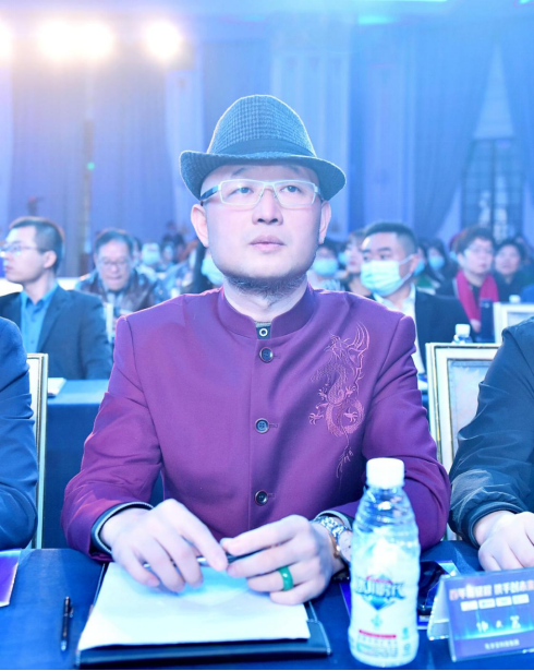 现场,先享宝科技集团联合创始人鲍旭东先生,知名导演尹哲先生,中国