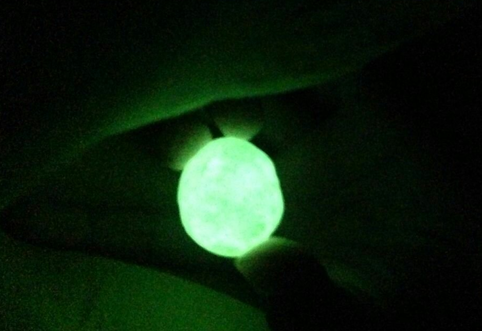 1994年男子花300元买了个石头,放厕所当灯用,专家强烈要求上交休闲区蓝鸢梦想 - Www.slyday.coM 1994年男子花300元买了个石头,放厕所当灯用,专家强烈要求上交休闲区蓝鸢梦想 - Www.slyday.coM