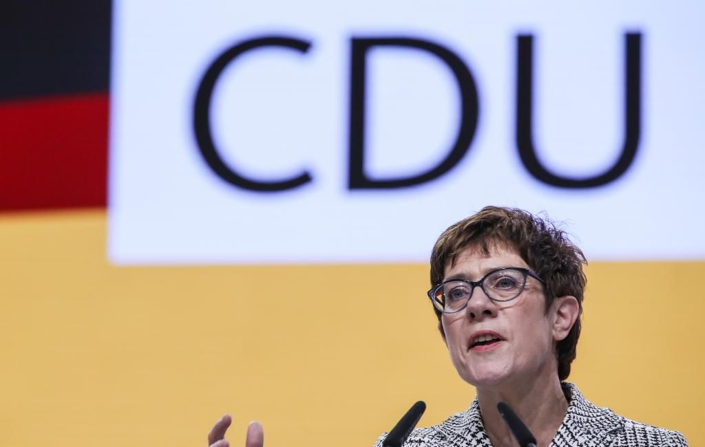 “去问问你爷爷!”德防长要对<a href=