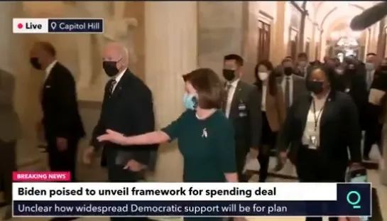 28日上午,拜登与佩洛西前往国会  图源:视频截图