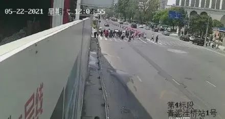 因投资失败驾车冲撞行人致5死,被告人刘东一审被判死刑休闲区蓝鸢梦想 - Www.slyday.coM 因投资失败驾车冲撞行人致5死,被告人刘东一审被判死刑休闲区蓝鸢梦想 - Www.slyday.coM