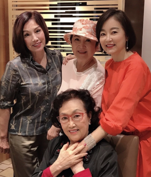 十大风情美人今昔颜值对比，有人颜垮了，有人优雅老去，差距真大