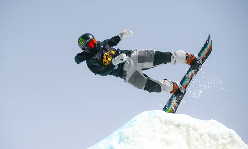 indy crail)"的完美落地成为全球首个完成该动作的单板滑雪运动员