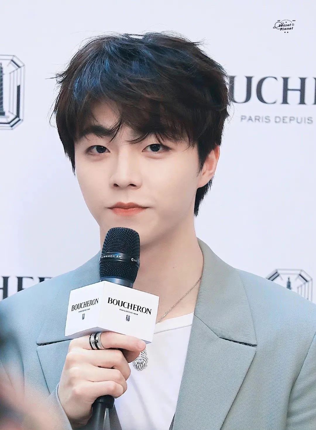 发腮比发福可怕！8位因发腮颜值暴跌的明星，对比堪比“毁容”