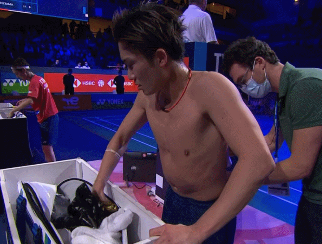 法国赛桃田贤斗半决赛伤退，日本女单包揽冠亚军，女双遭<a href=