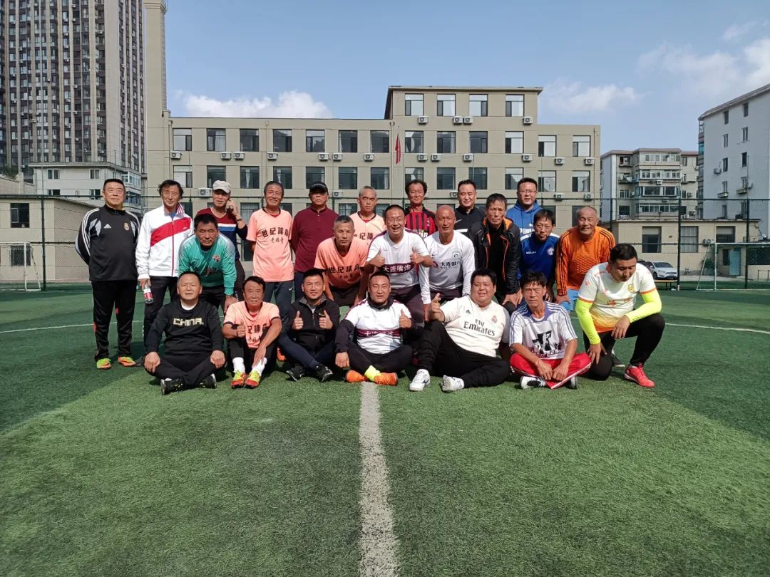 大连业余足球强强对决,老顽童足球队PK嘴炮儿队!比赛友好和谐 大连业余足球强强对决,老顽童足球队PK嘴炮儿队!比赛友好和谐