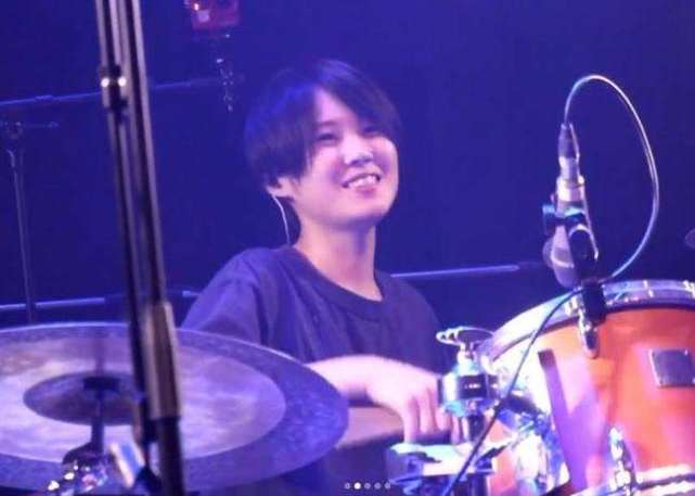 知名乐团女鼓手蔡忆凡自杀去世，年仅26岁，才貌俱佳让人惋惜