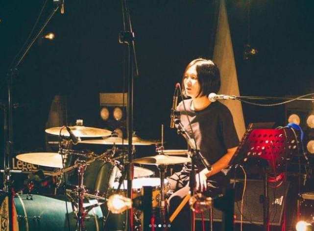知名乐团女鼓手蔡忆凡自杀去世，年仅26岁，才貌俱佳让人惋惜