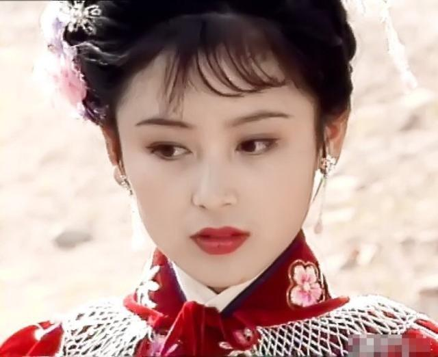 发腮比发福可怕！8位因发腮颜值暴跌的明星，对比堪比“毁容”