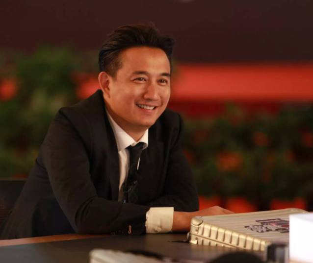 发腮比发福可怕！8位因发腮颜值暴跌的明星，对比堪比“毁容”