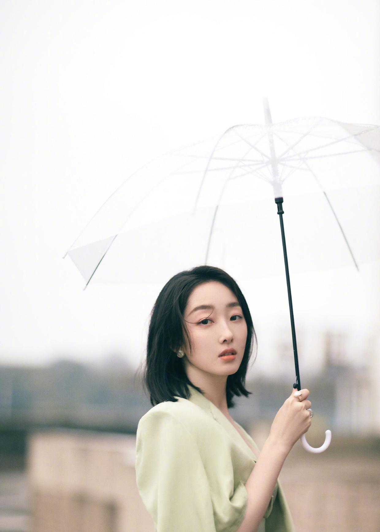 蒋梦婕的气质太高级了,穿浅绿色抹胸裙配短西装,身材不输超模! 蒋梦婕的气质太高级了,穿浅绿色抹胸裙配短西装,身材不输超模!