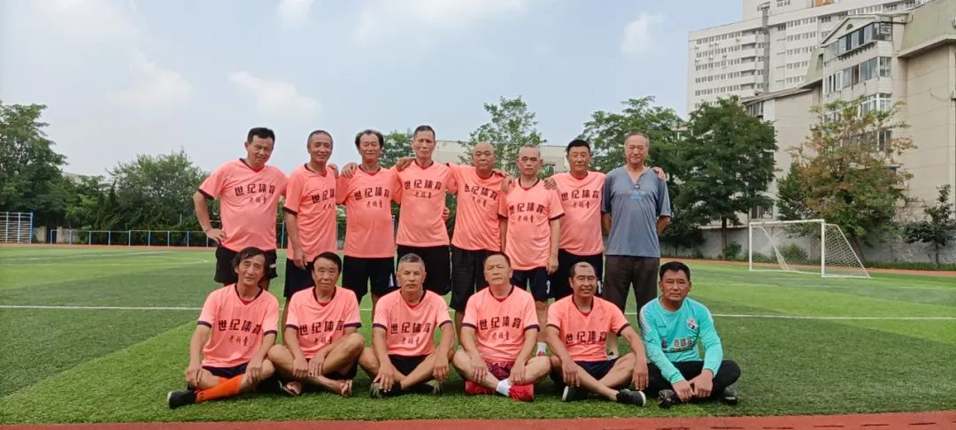 大连业余足球强强对决,老顽童足球队PK嘴炮儿队!比赛友好和谐 大连业余足球强强对决,老顽童足球队PK嘴炮儿队!比赛友好和谐