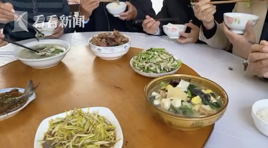 温暖不止一次!85岁老人寒夜里卖菜 这家供电所食堂直接“包圆”休闲区蓝鸢梦想 - Www.slyday.coM 温暖不止一次!85岁老人寒夜里卖菜 这家供电所食堂直接“包圆”休闲区蓝鸢梦想 - Www.slyday.coM