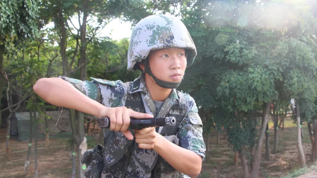 第一!00后大学生成特战女兵“神枪手”,双手让人心疼休闲区蓝鸢梦想 - Www.slyday.coM 第一!00后大学生成特战女兵“神枪手”,双手让人心疼休闲区蓝鸢梦想 - Www.slyday.coM