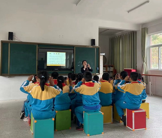 湖北钟祥市洋梓小学开展青年教师拜师学艺汇报课展示活动