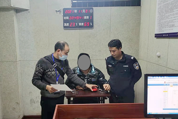 男子借银行卡给亲弟弟,结果被弟弟“送”进班房休闲区蓝鸢梦想 - Www.slyday.coM 男子借银行卡给亲弟弟,结果被弟弟“送”进班房休闲区蓝鸢梦想 - Www.slyday.coM