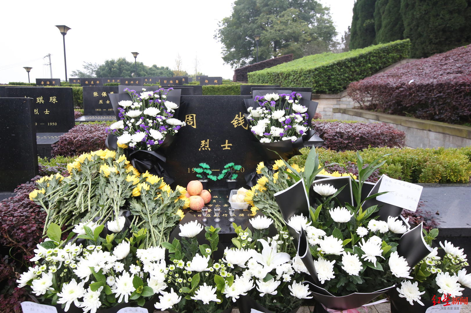 警魂不朽浩气长存!缉毒英雄周钱烈士安葬仪式在成都烈士陵园举行休闲区蓝鸢梦想 - Www.slyday.coM 警魂不朽浩气长存!缉毒英雄周钱烈士安葬仪式在成都烈士陵园举行休闲区蓝鸢梦想 - Www.slyday.coM