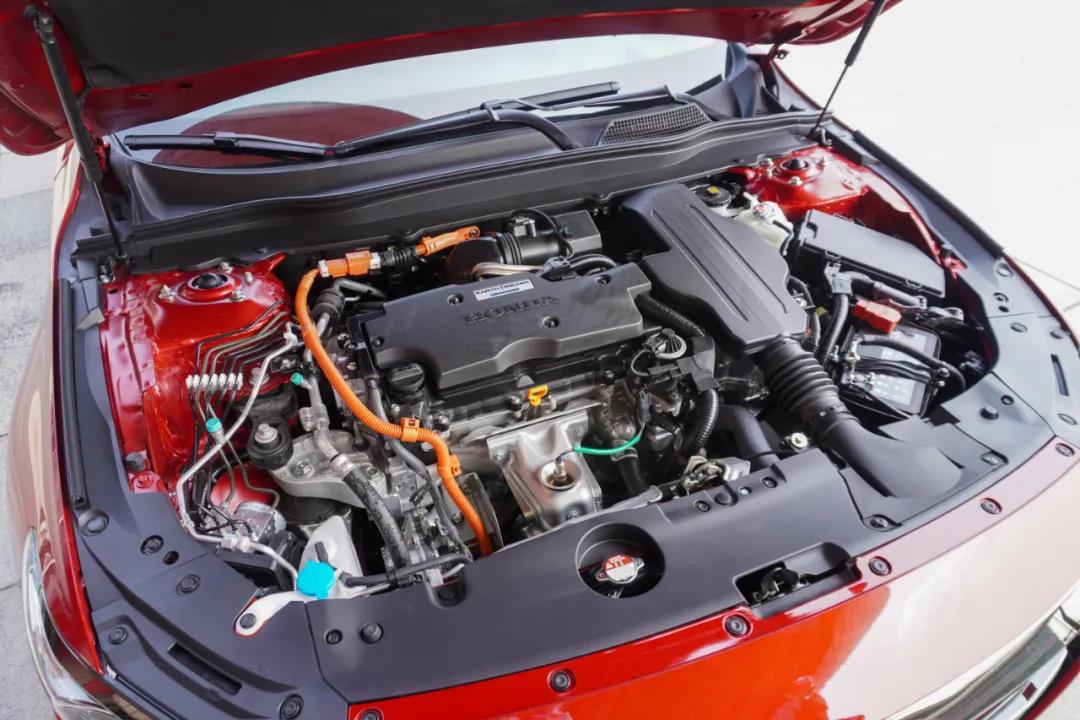 20万中级车,雅阁对比迈腾,怎么选才好?