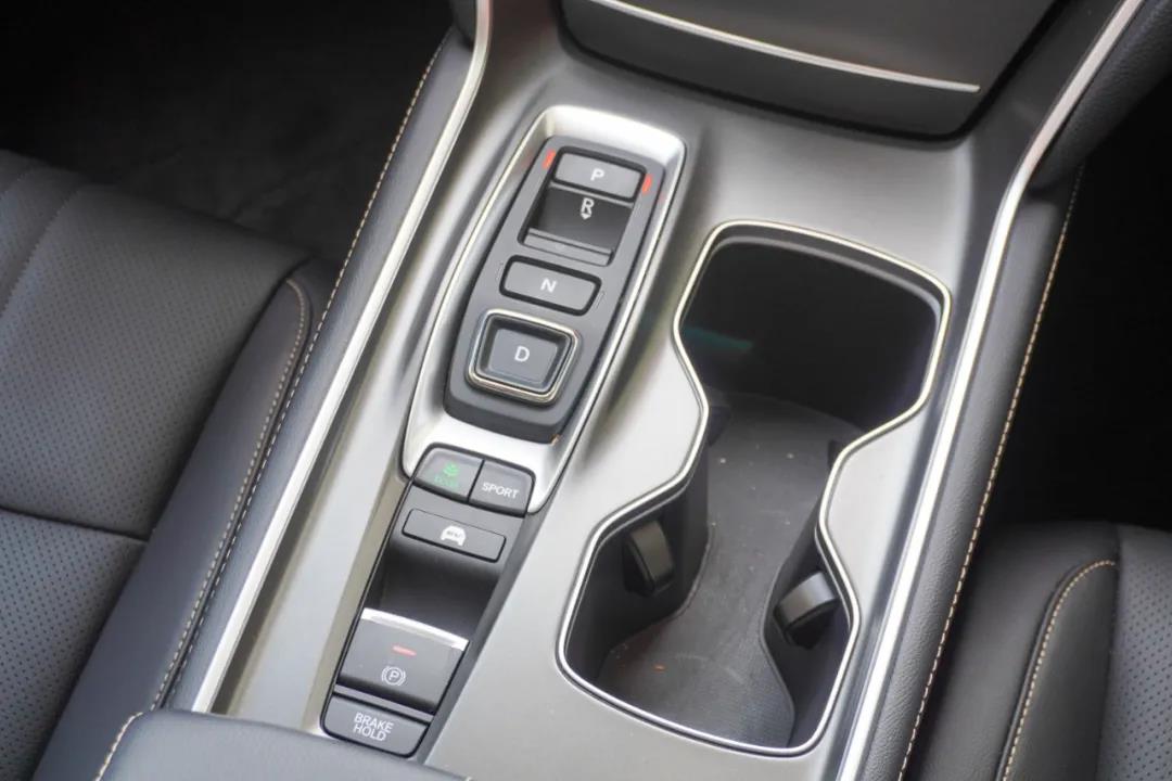 20万中级车,雅阁对比迈腾,怎么选才好?