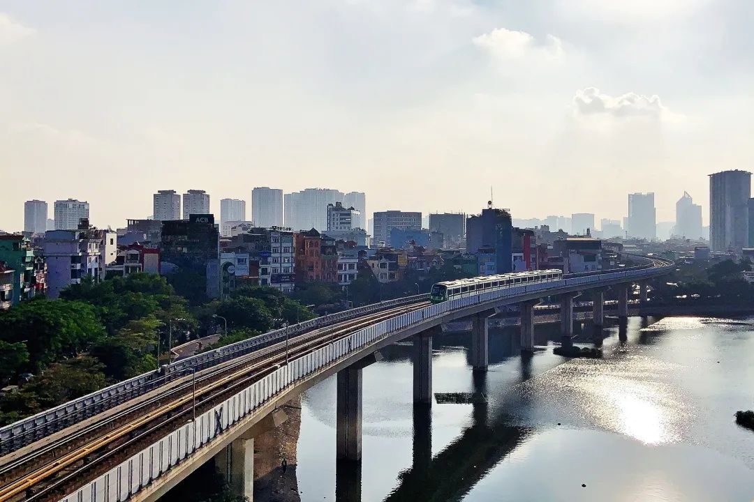 中企承建的越南首条城市轻轨通过验收