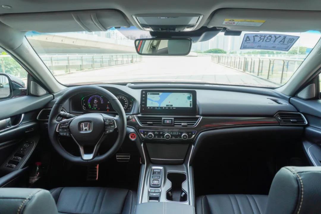 20万中级车,雅阁对比迈腾,怎么选才好?