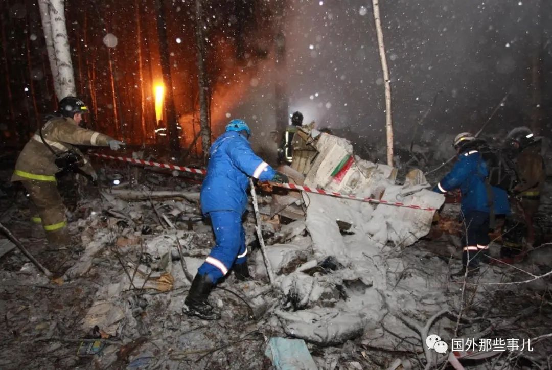 一架飞机在<a href=