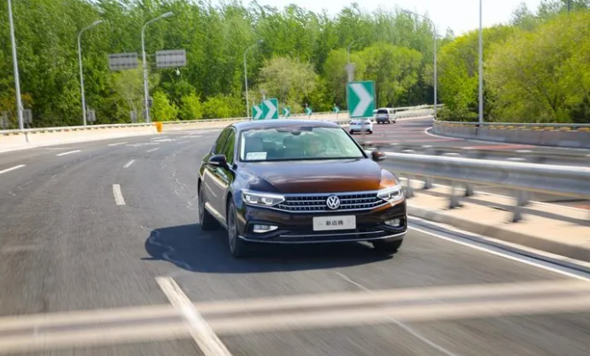 20万中级车,雅阁对比迈腾,怎么选才好?