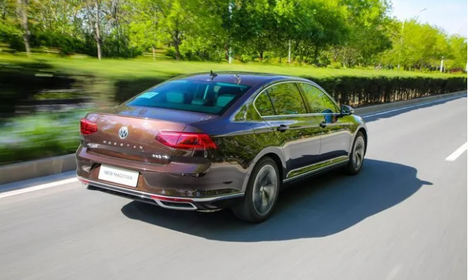 20万中级车,雅阁对比迈腾,怎么选才好?