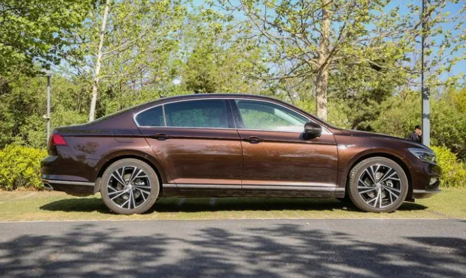 20万中级车,雅阁对比迈腾,怎么选才好?