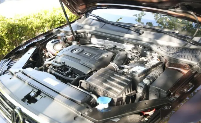 20万中级车,雅阁对比迈腾,怎么选才好?