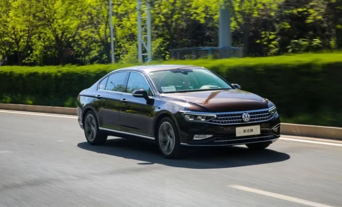 20万中级车,雅阁对比迈腾,怎么选才好?