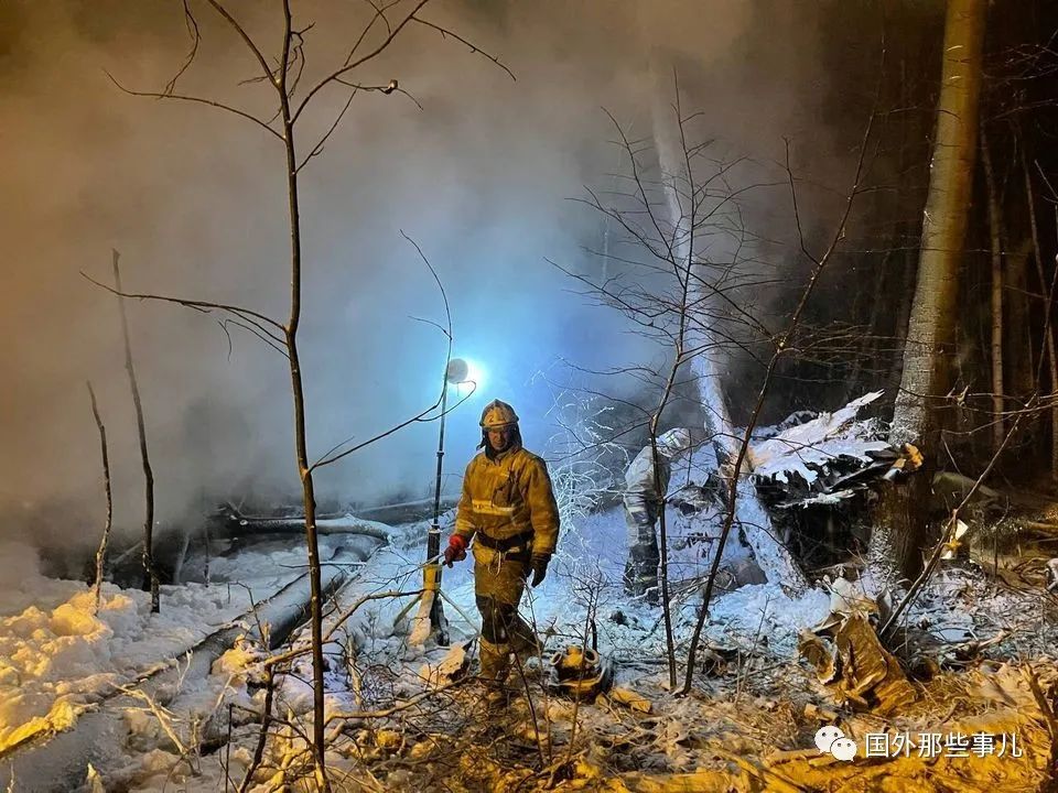 一架飞机在<a href=