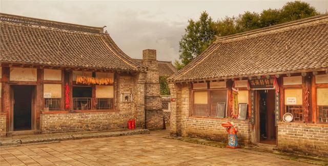 参观满族民居终于明白什么是东北三大怪姑娘叼着大烟袋真意外