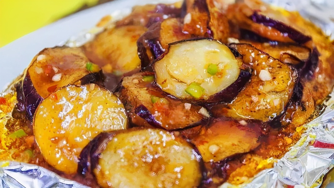 80岁老奶奶教我茄子新做法，不炒不炖不过油，端上桌家人抢着吃