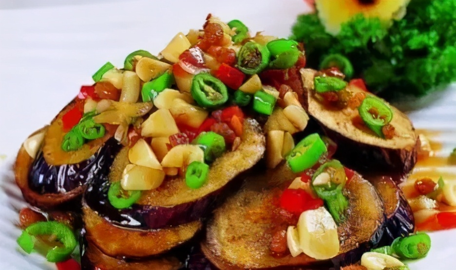 80岁老奶奶教我茄子新做法，不炒不炖不过油，端上桌家人抢着吃