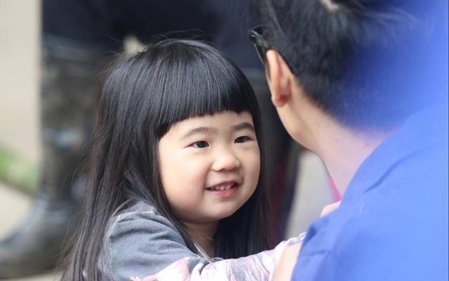 《爸爸去哪儿》的12个女娃,8年后现状曝光、变化惊人,我发现了一个秘密……休闲区蓝鸢梦想 - Www.slyday.coM 《爸爸去哪儿》的12个女娃,8年后现状曝光、变化惊人,我发现了一个秘密……休闲区蓝鸢梦想 - Www.slyday.coM