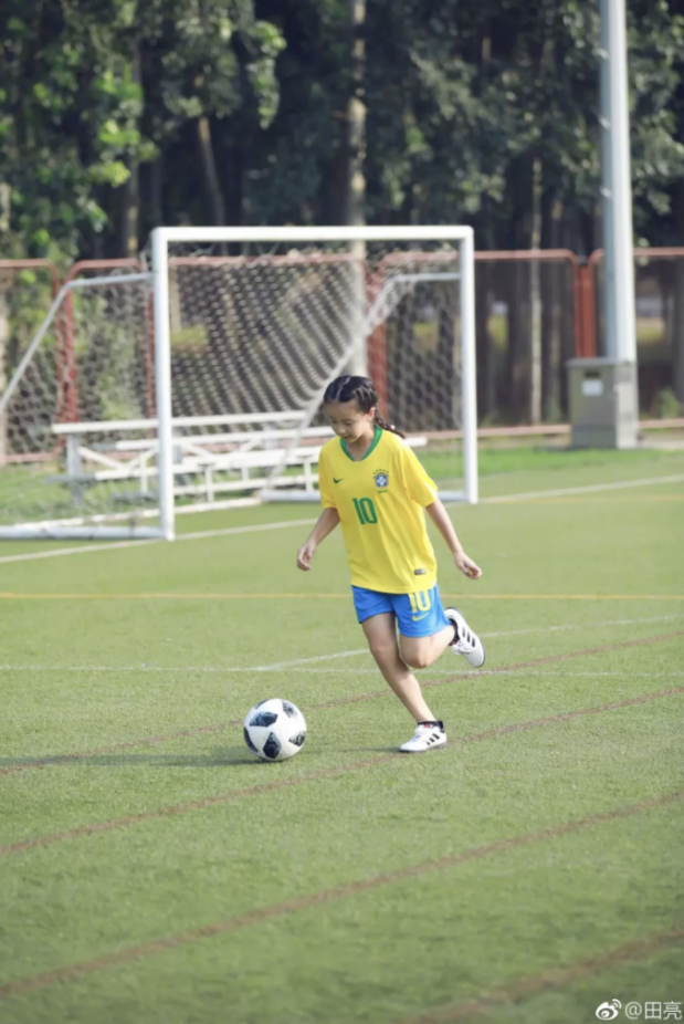 《爸爸去哪儿》的12个女娃,8年后现状曝光、变化惊人,我发现了一个秘密……休闲区蓝鸢梦想 - Www.slyday.coM 《爸爸去哪儿》的12个女娃,8年后现状曝光、变化惊人,我发现了一个秘密……休闲区蓝鸢梦想 - Www.slyday.coM